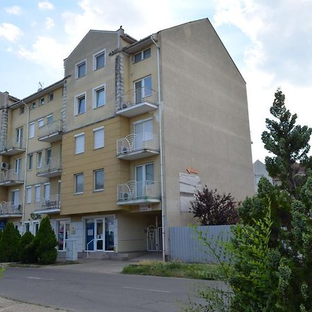 Gabi Apartman Hajdúszoboszló Exterior foto